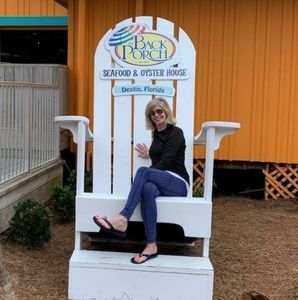 Meet your Posher, Elise